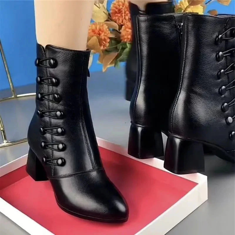 Vera | Svarta Ankelboots med Klack och Snörning