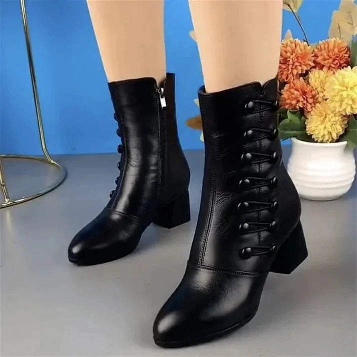 Vera | Svarta Ankelboots med Klack och Snörning
