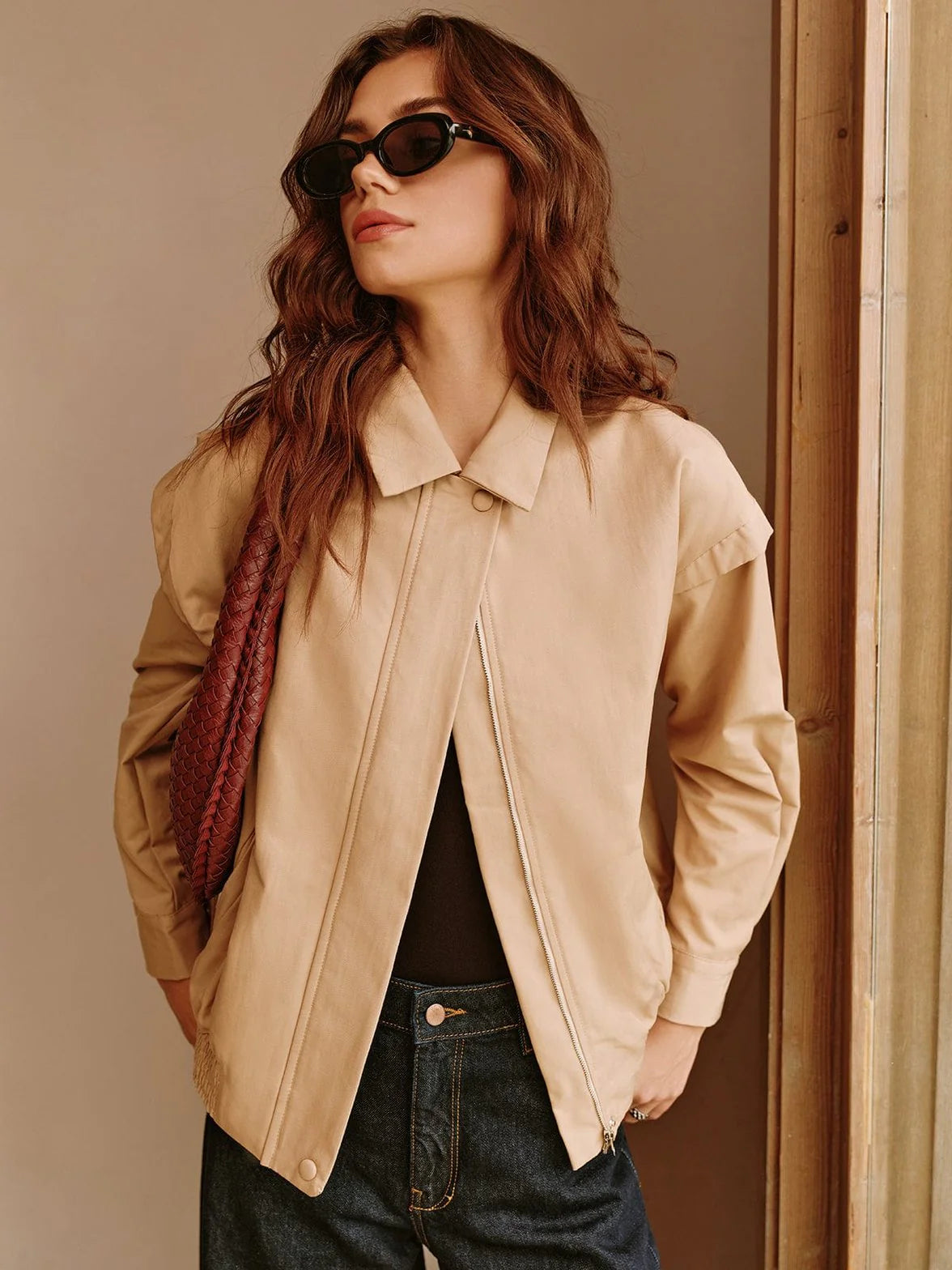 Nelli | Beige Bomberjacka i Tunn Bomull