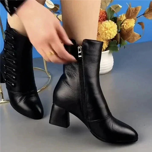Vera | Svarta Ankelboots med Klack och Snörning