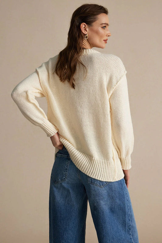 Ella | Stickad Offwhite Kofta med Dekorativa Knappar