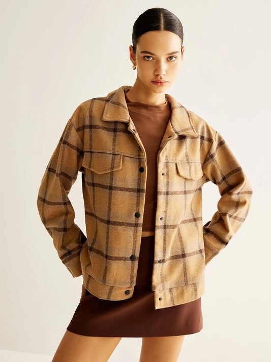Mira | Rutig Kort Jacka i Casual Stil